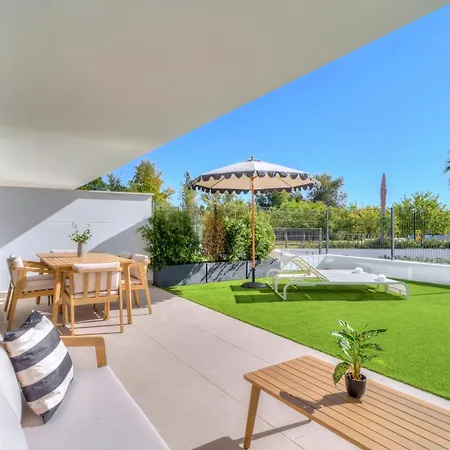 Apartment Weforyou Luxury Garden In Acqua Gardens *