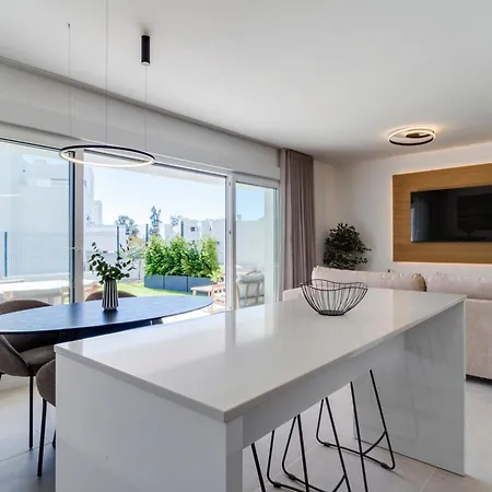 Weforyou Luxury Garden In Acqua Gardens Apartment